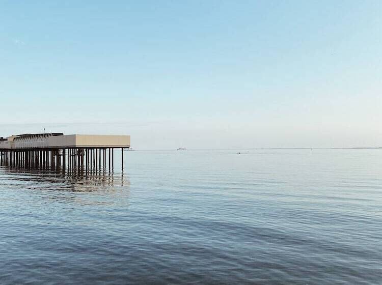 Clarion Hotel Sea U