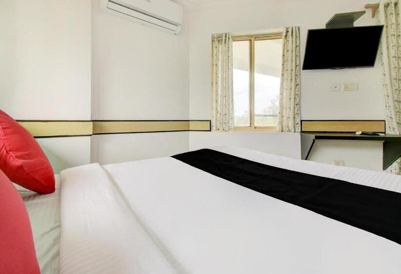 ホテル Collection O 75308 Floatel International Beach Resort
