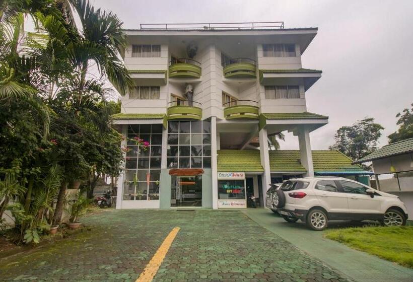 ホテル Collection O 75308 Floatel International Beach Resort