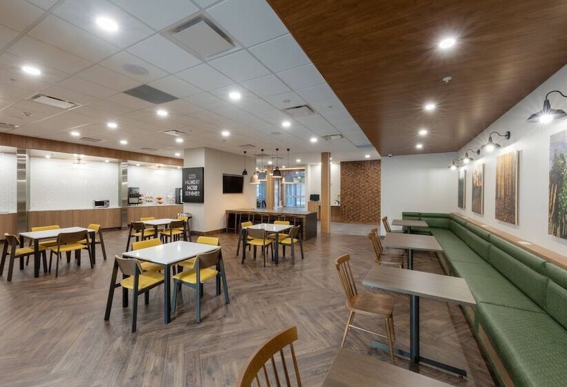בית מלון כפרי Fairfield Inn & Suites By Marriott Salmon Arm