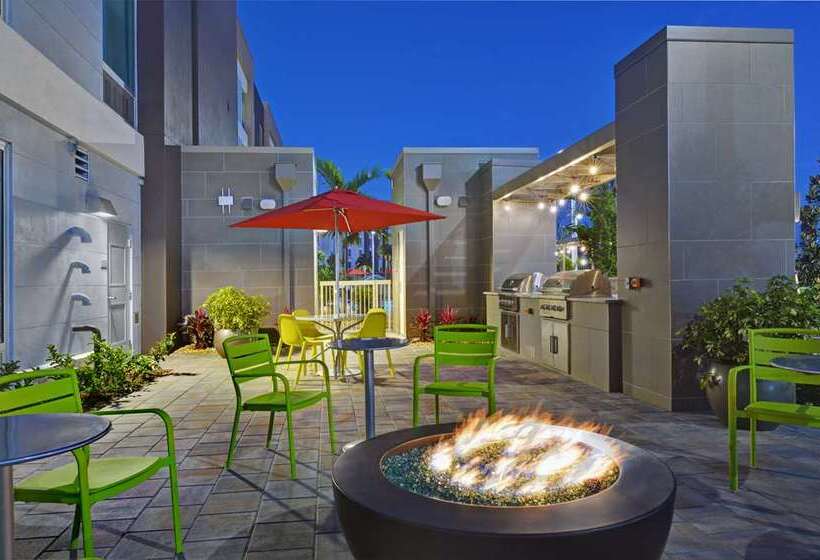 Отель Home2 Suites By Hilton Fort Myers Colonial Blvd