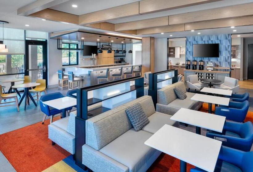 בית מלון כפרי Hyatt House Tallahassee Capitol University