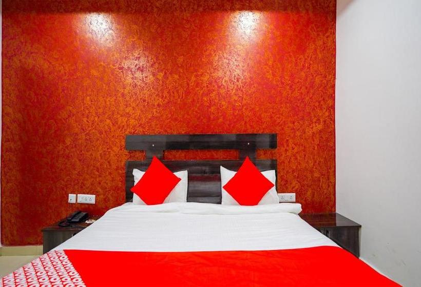 فندق Oyo 61376 The H D , Bar & Restaurant