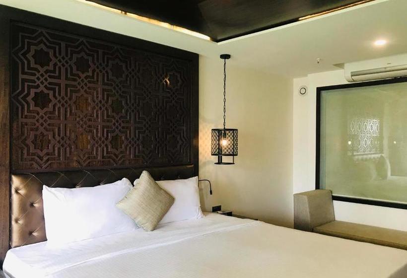 هتل Silver Waves Resort & Spa Daman, A Member Of Radisson Individuals