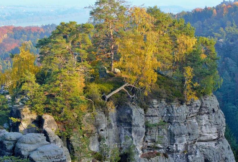 ホテル štekl   Hrubá Skála