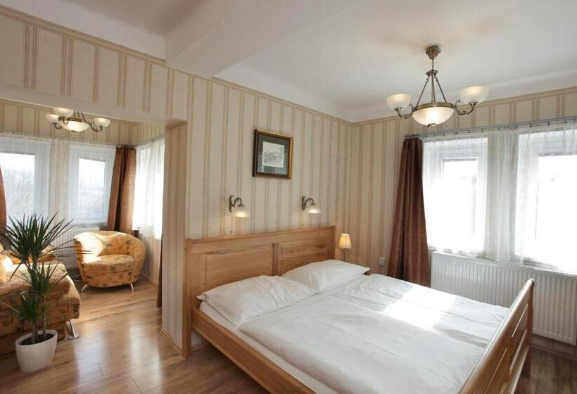 ホテル štekl   Hrubá Skála