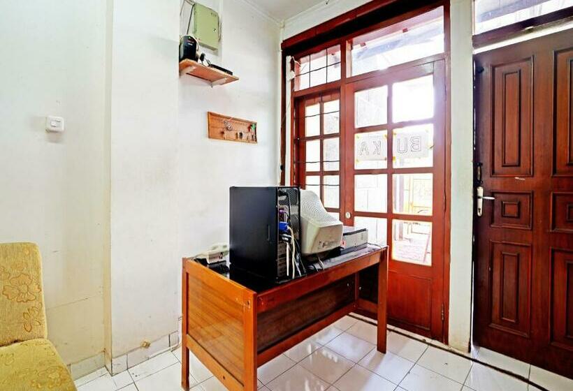 هتل Oyo Life 2388 Kost Teratai