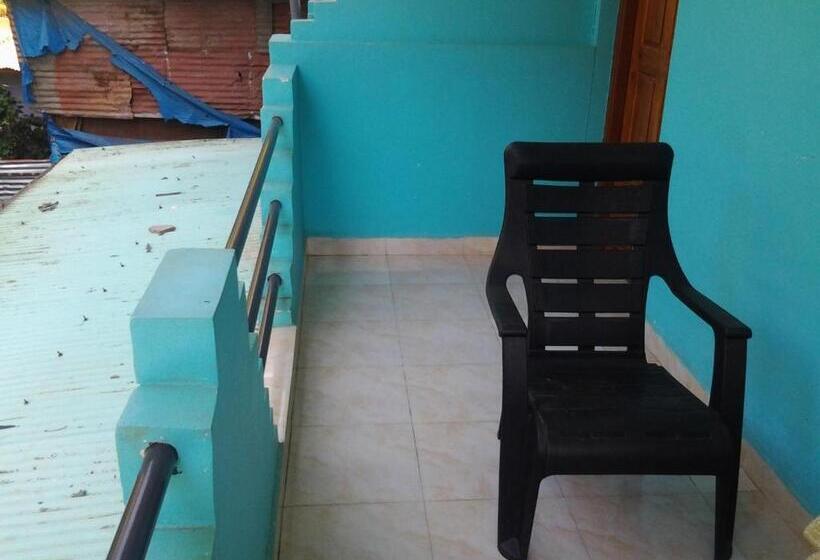 פנסיון Aldrin Guest House