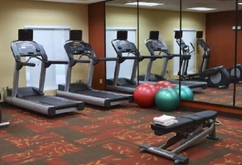 فندق Courtyard By Marriott Concord