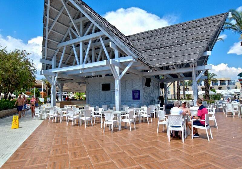 هتل Holiday Village Turkiye