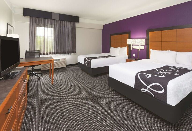 בית מלון כפרי La Quinta By Wyndham Miami Airport East