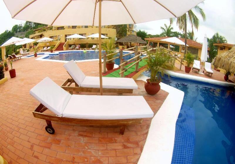 فندق Plaza Tucanes Manzanillo