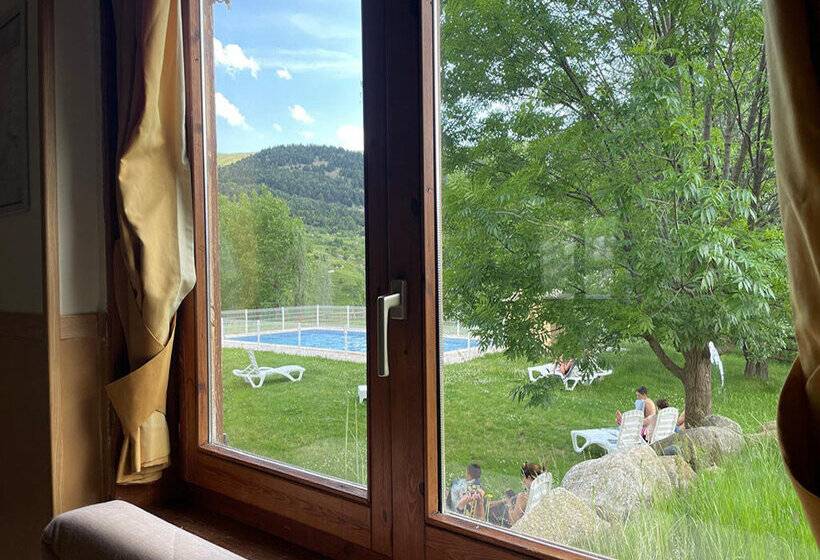 هتل Taull