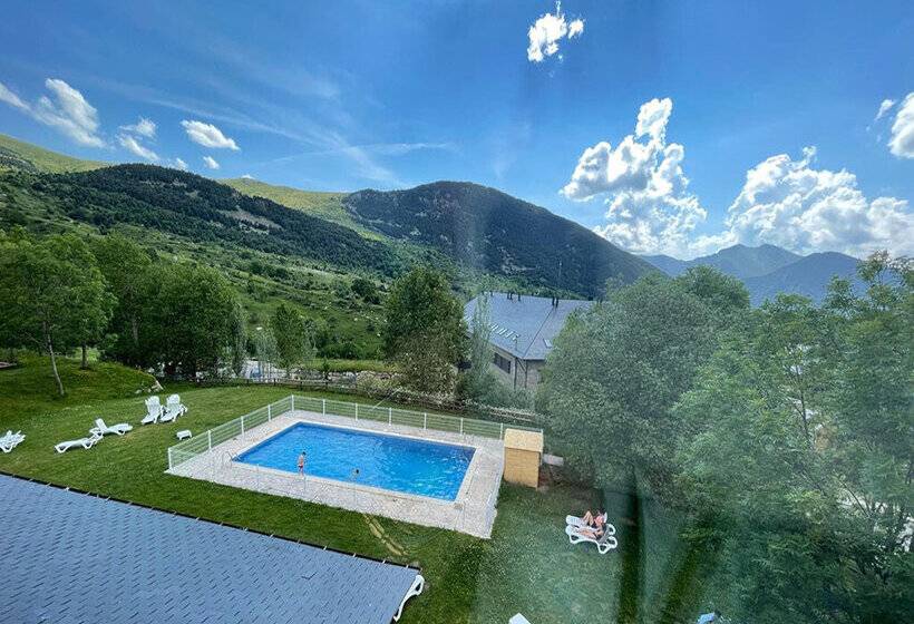 هتل Taull