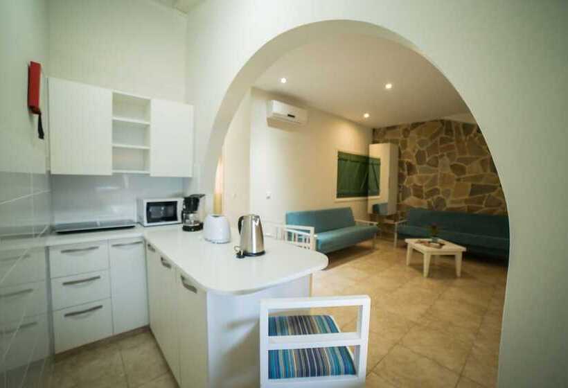 Myroandrou Beach Hotel Apartments