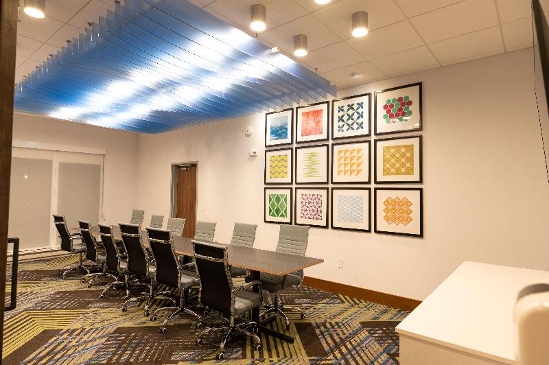 Отель Holiday Inn Express & Suites Dayton East   Beavercreek, An Ihg