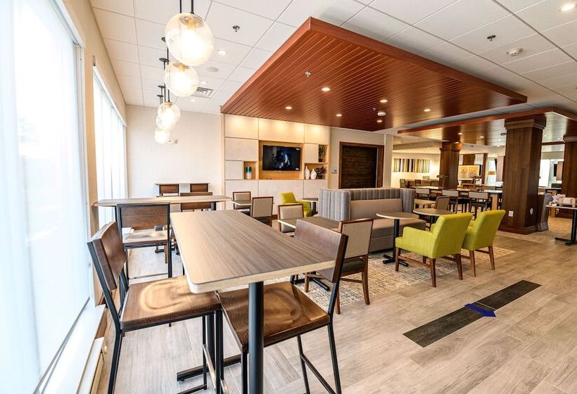 Отель Holiday Inn Express & Suites Dayton East   Beavercreek, An Ihg