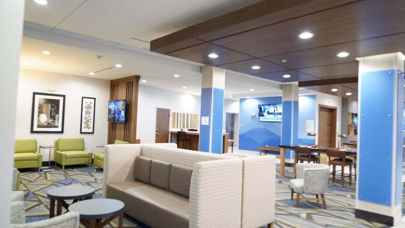 ホテル Holiday Inn Express & Suites Dallas Central Market Center By Ihg