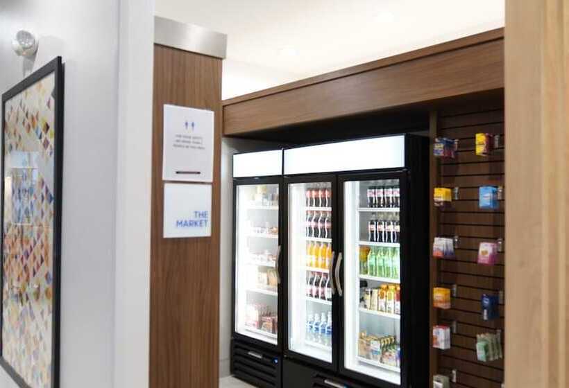 هتل Holiday Inn Express & Suites Dallas Central Market Center By Ihg