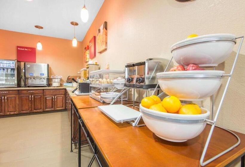 هتل Comfort Suites Rochester Henrietta University Area