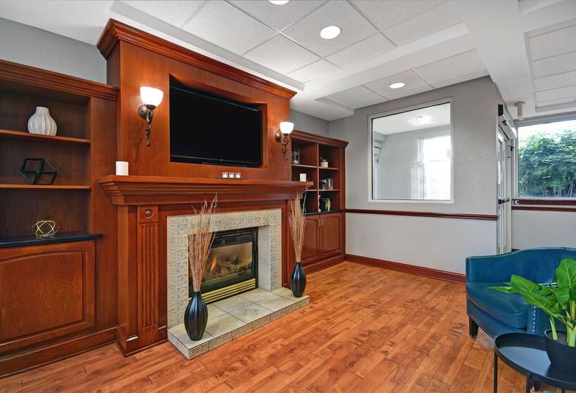 هتل Spark By Hilton Rochester University Area