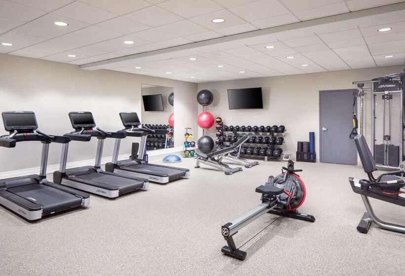 هتل Doubletree By Hilton Ann Arbor North