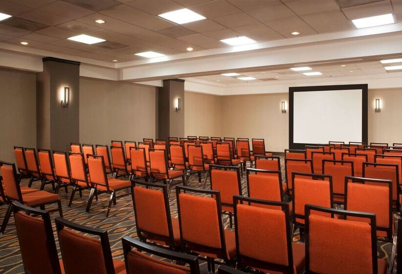 هتل Embassy Suites By Hilton Austin Arboretum