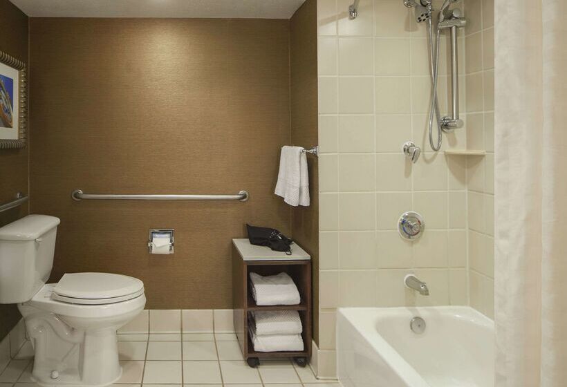 هتل Embassy Suites By Hilton Austin Arboretum