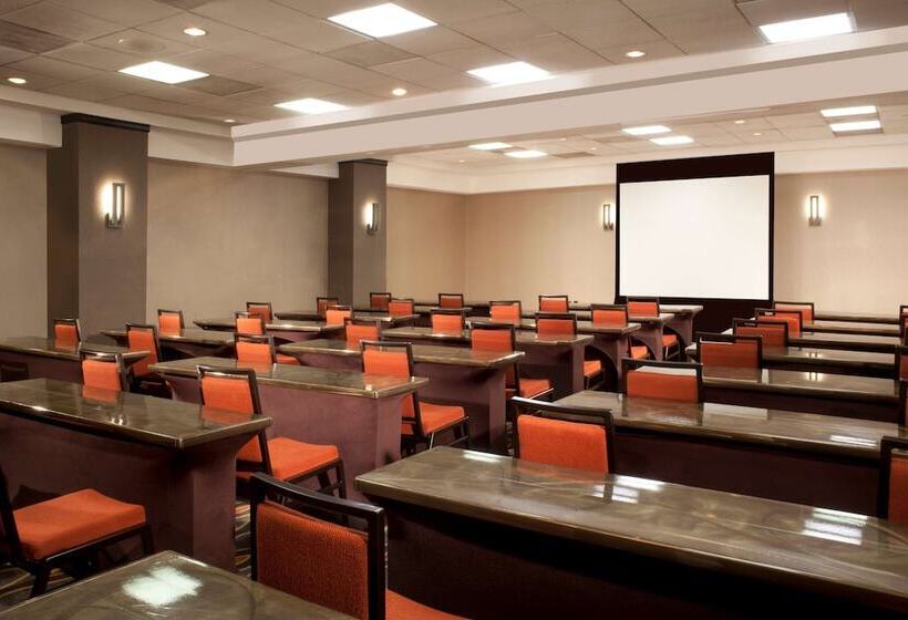 هتل Embassy Suites By Hilton Austin Arboretum