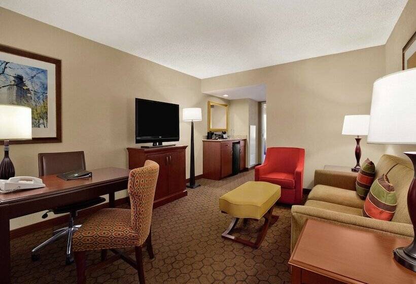 هتل Embassy Suites By Hilton Austin Arboretum