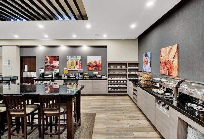 فندق Everest Ciudad Victoria