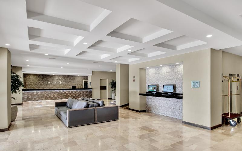 فندق Everest Ciudad Victoria