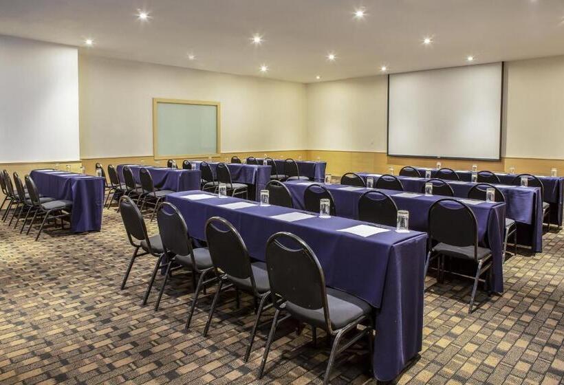 ホテル Fiesta Inn Centro Historico