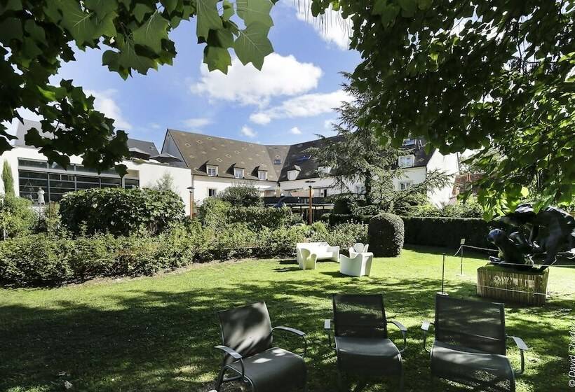 Отель Le Richebourg Hôtel, Restaurant & Spa