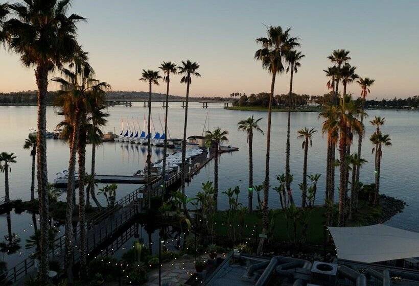 هتل Paradise Point Resort & Spa