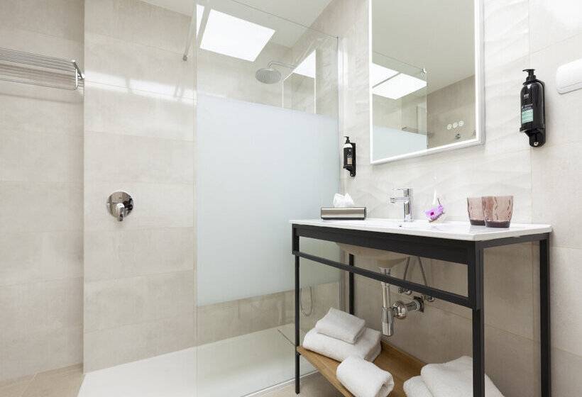 هتل Puerta De Bilbao