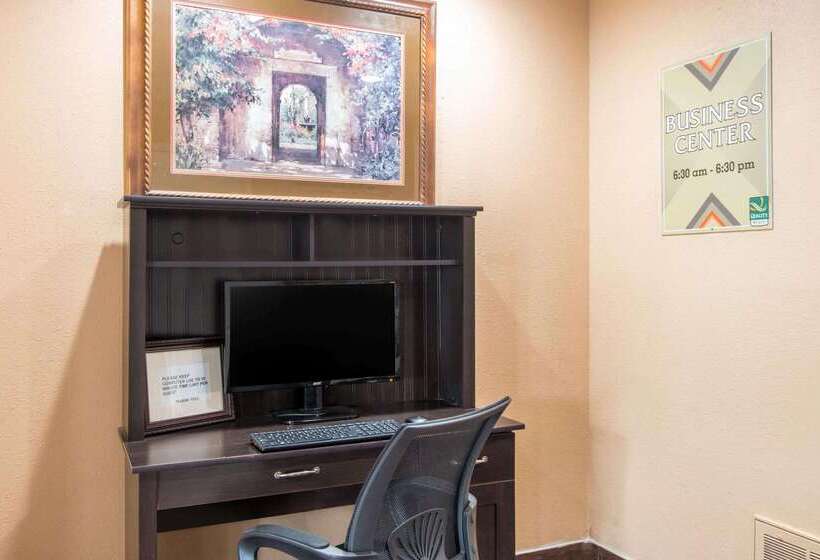 هتل Quality Inn & Suites I 35 Near Frost Bank Center