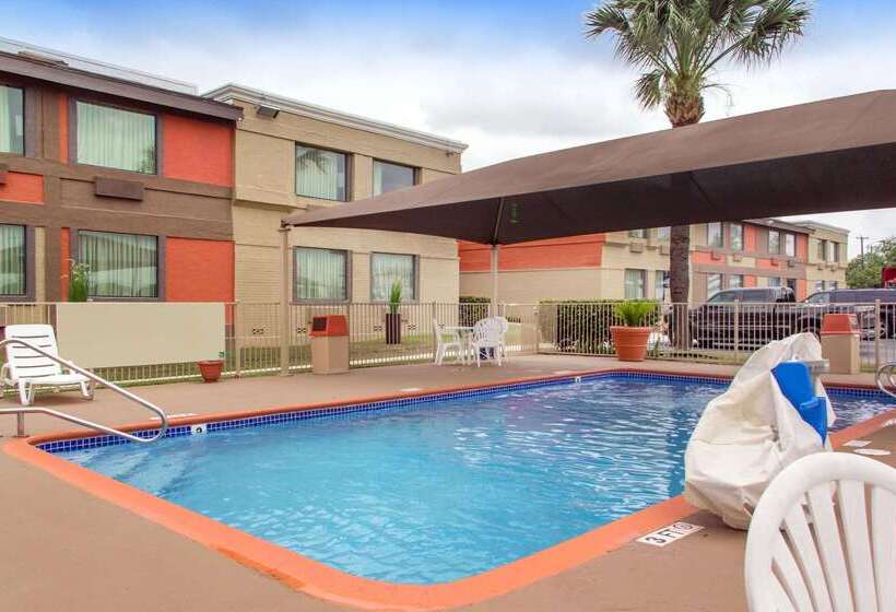 هتل Quality Inn & Suites I 35 Near Frost Bank Center