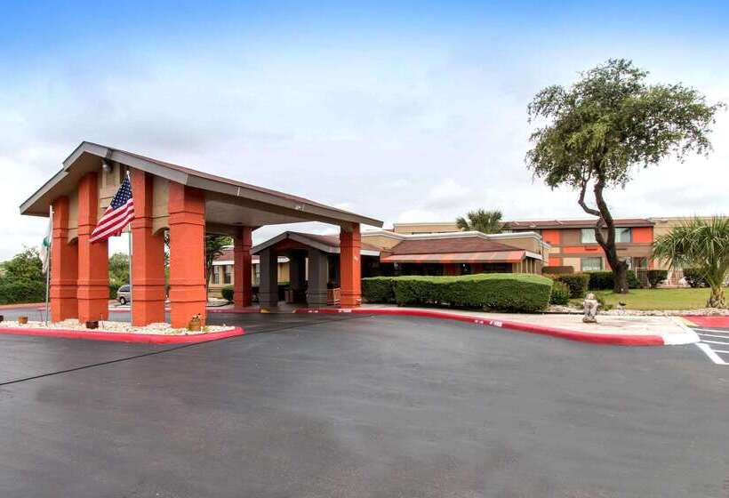 هتل Quality Inn & Suites I 35 Near Frost Bank Center