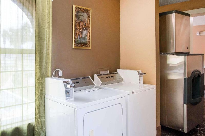 هتل Quality Inn & Suites I 35 Near Frost Bank Center