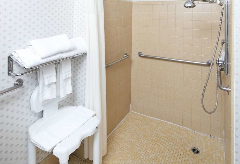 ホテル Red Lion Inn & Suites Auburn