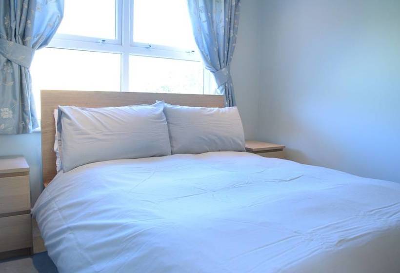 Beautiful Wimbledon 4 Bedroom Family Home