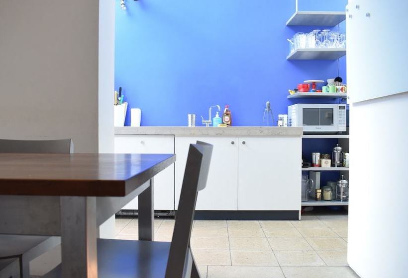 Central 2 Bedroom House In Waterloo