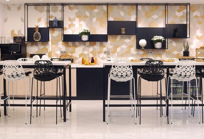 The Jangle Hotel   Paris   Charles De Gaulle   Airport