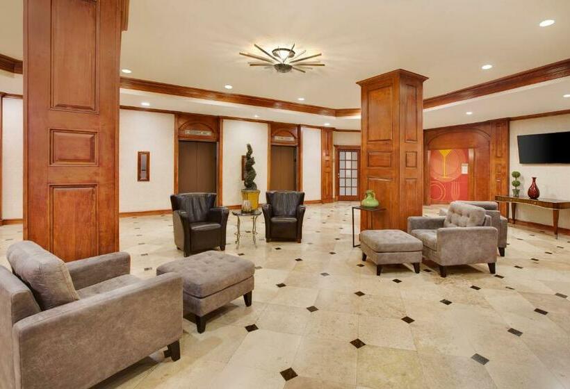 هتل Holiday Inn Express Dallas Medical Market Center