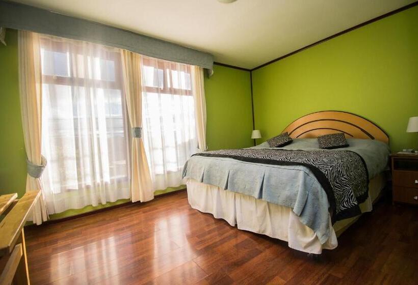 ホテル Hostal Alcázar