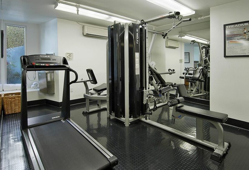 Ramada Plaza By Wyndham West Hollywood Hotel & Suites