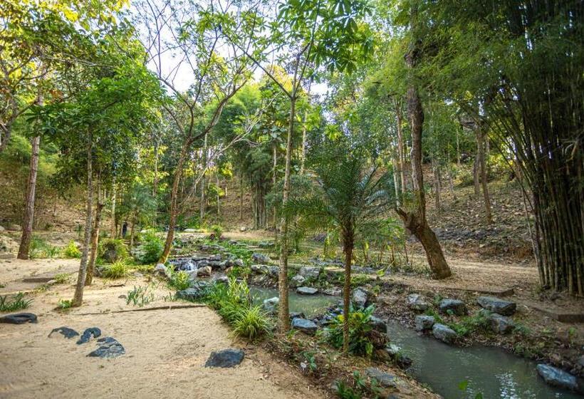 استراحتگاه Jirung Health Village