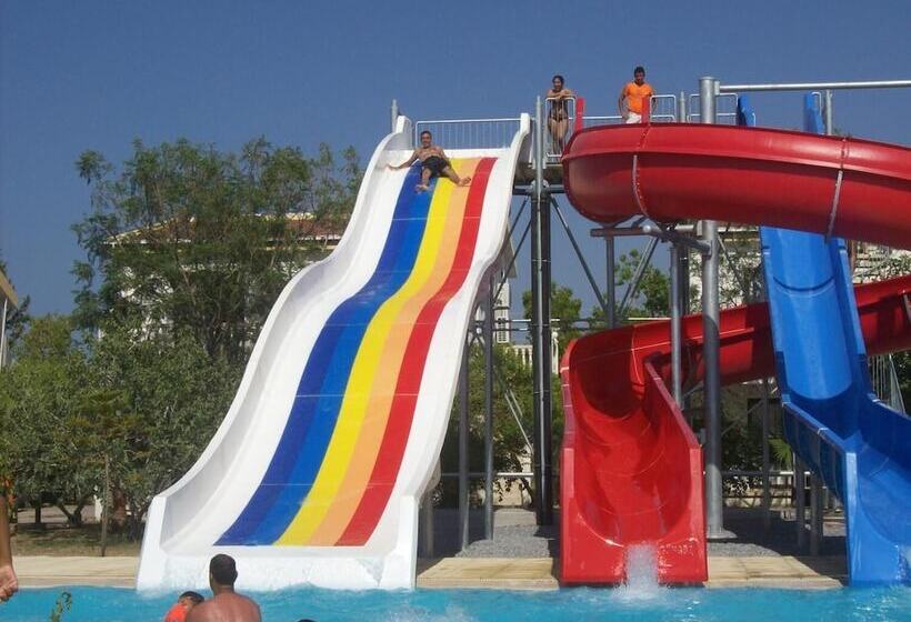 בית מלון כפרי Club Simena