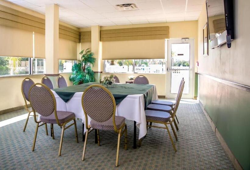 فندق Holiday Inn Express & Suites Cocoa, An Ihg